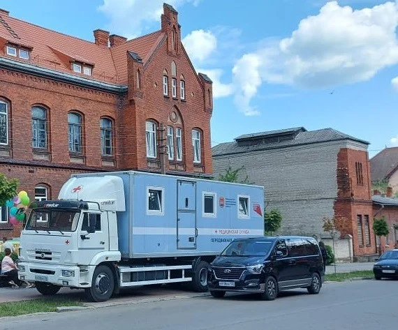 Врачи детской областной больницы осмотрели в Озерске более двухсот маленьких пациентов